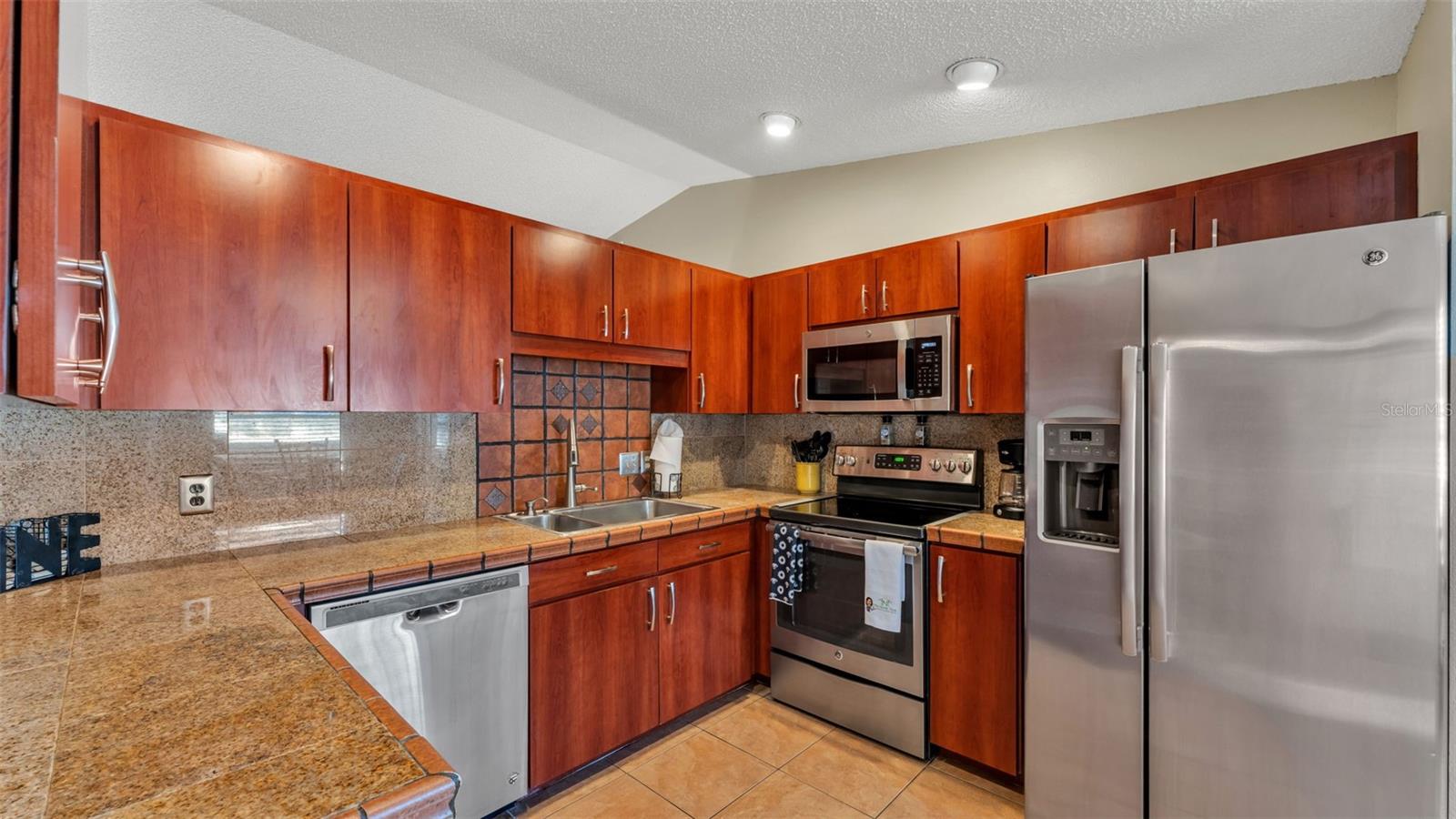 Image 3 of 40 For 804 Scott Lake Village N