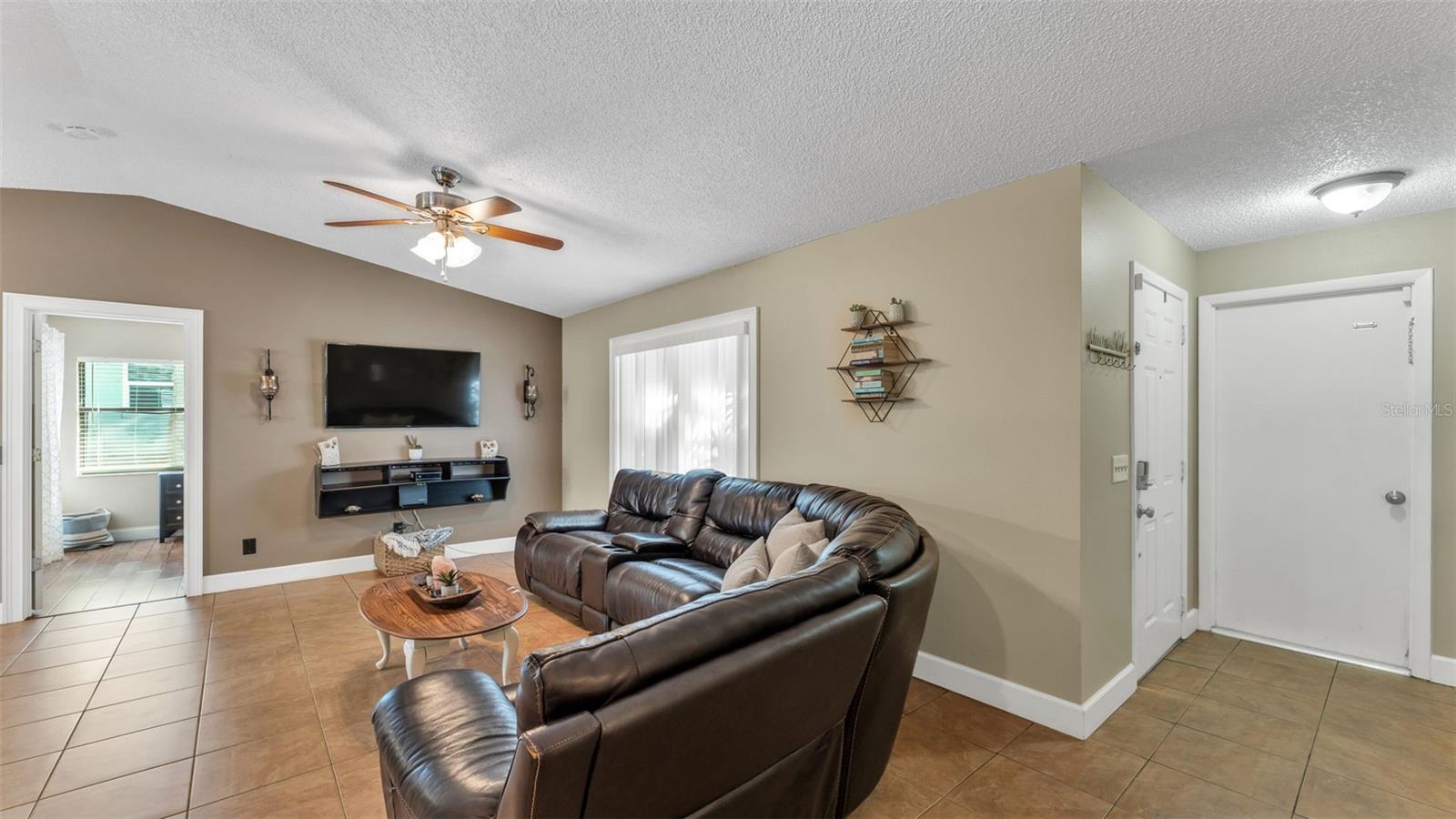 Image 6 of 40 For 804 Scott Lake Village N