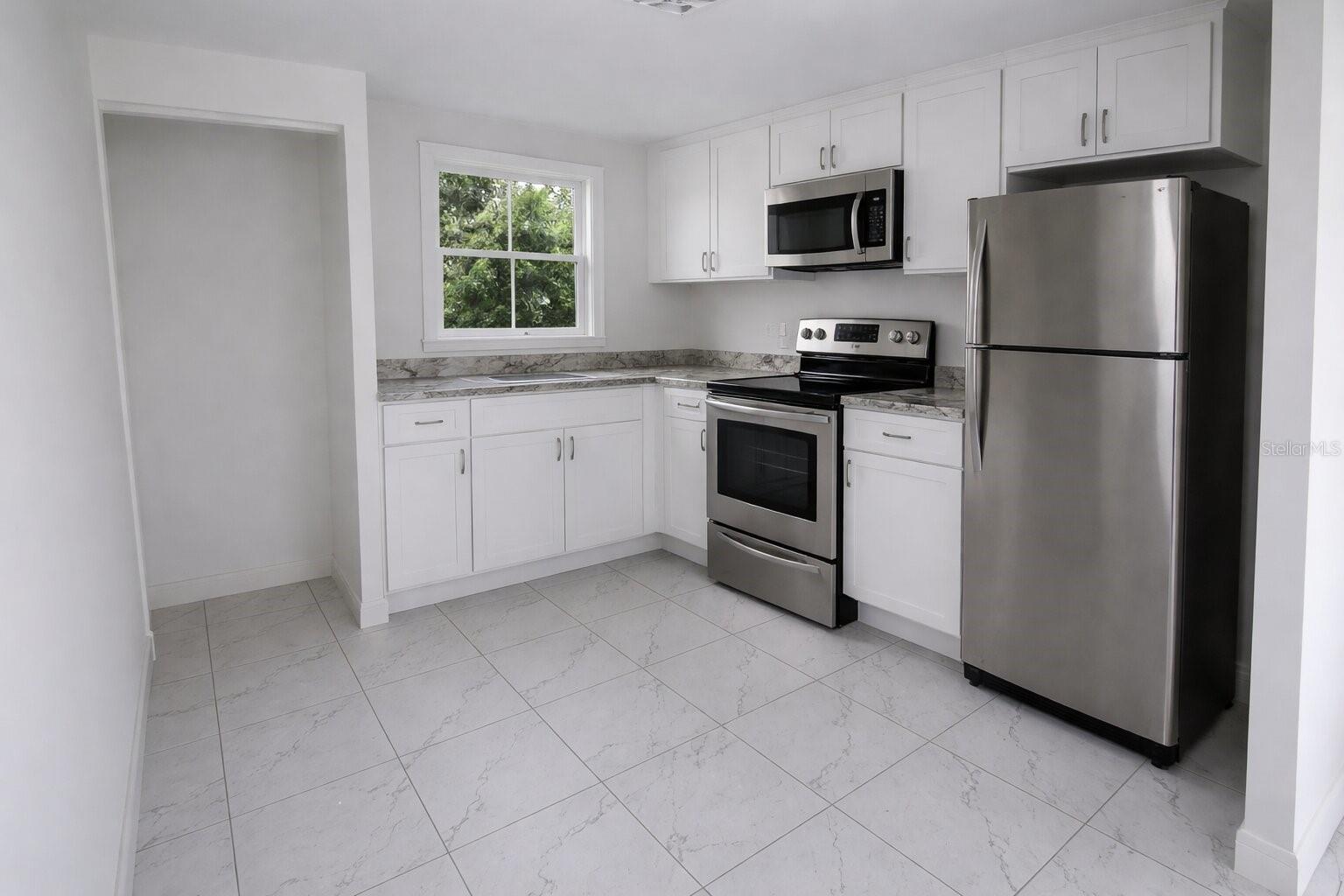 Image 2 of 5 For 13113 Bartow Street