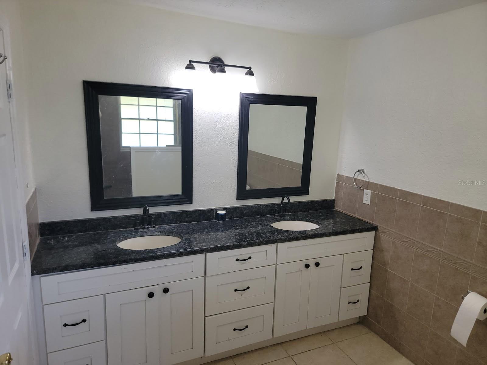 Image 12 of 25 For 5121 Shady Oak Drive S