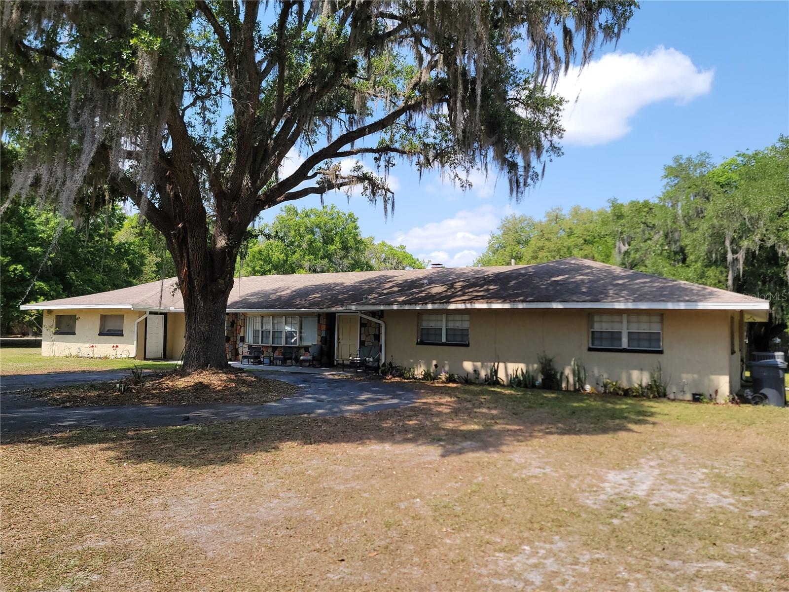 Image 2 of 25 For 5121 Shady Oak Drive S