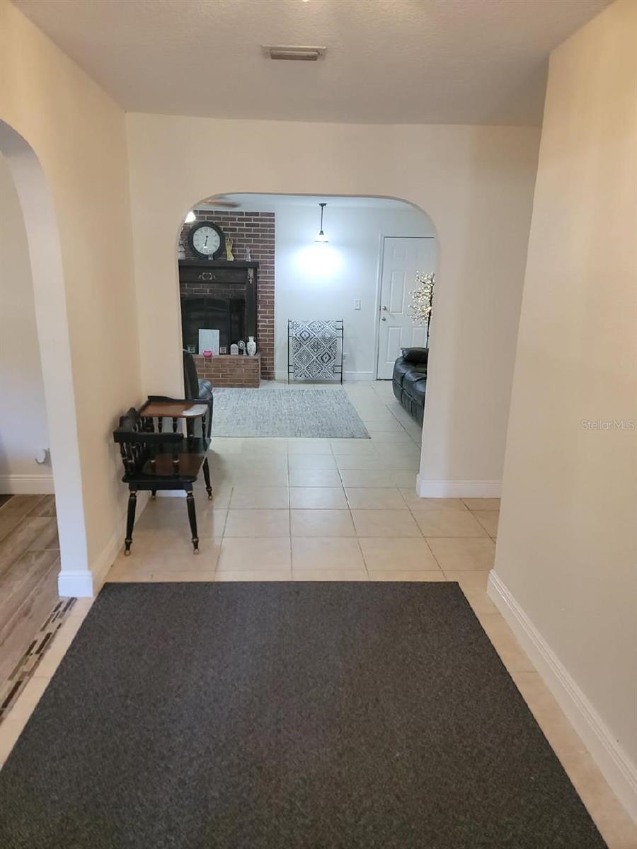 Image 3 of 25 For 5121 Shady Oak Drive S