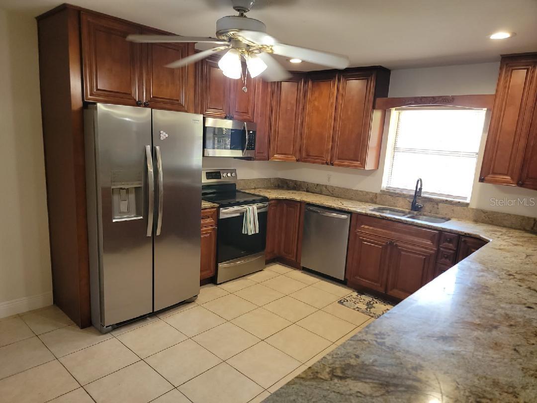 Image 7 of 25 For 5121 Shady Oak Drive S