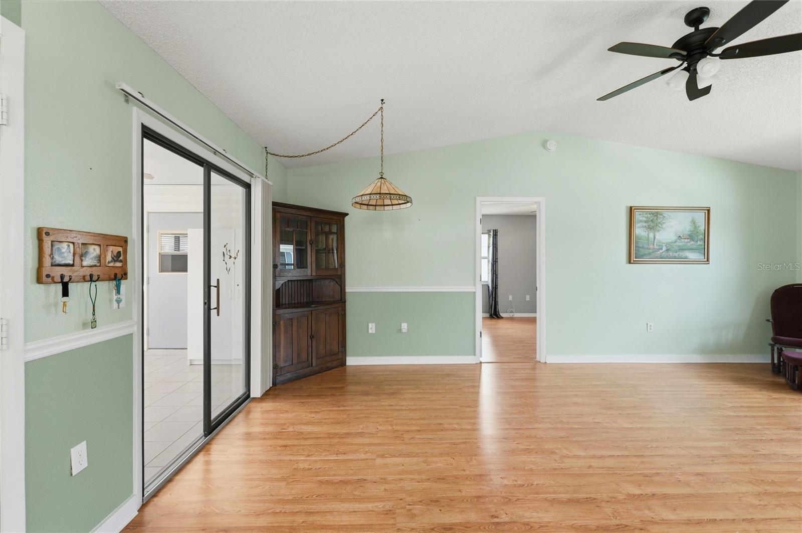 Image 13 of 43 For 4825 Goldenview Lane