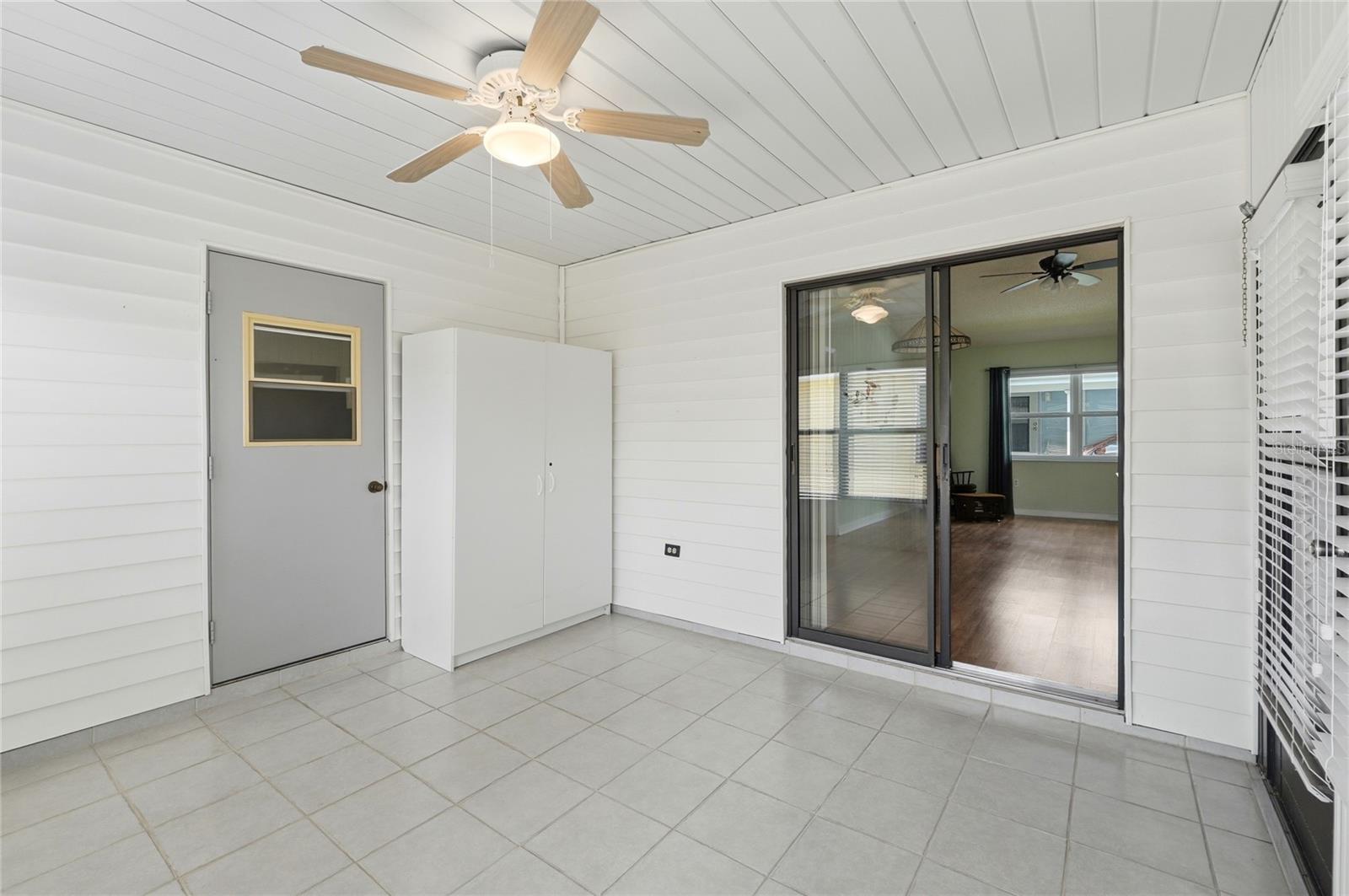 Image 26 of 43 For 4825 Goldenview Lane