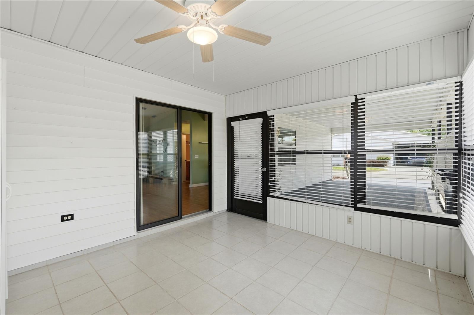 Image 27 of 43 For 4825 Goldenview Lane