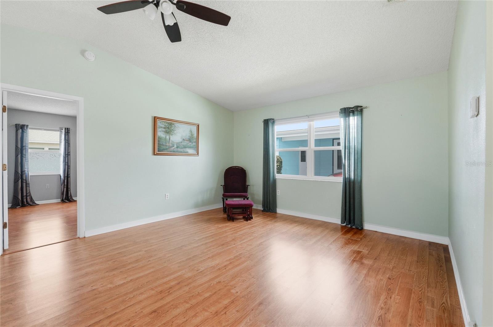 Image 3 of 43 For 4825 Goldenview Lane