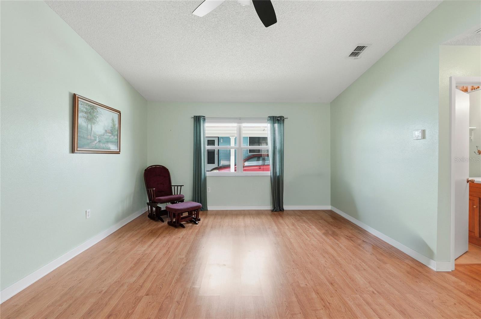 Image 4 of 43 For 4825 Goldenview Lane