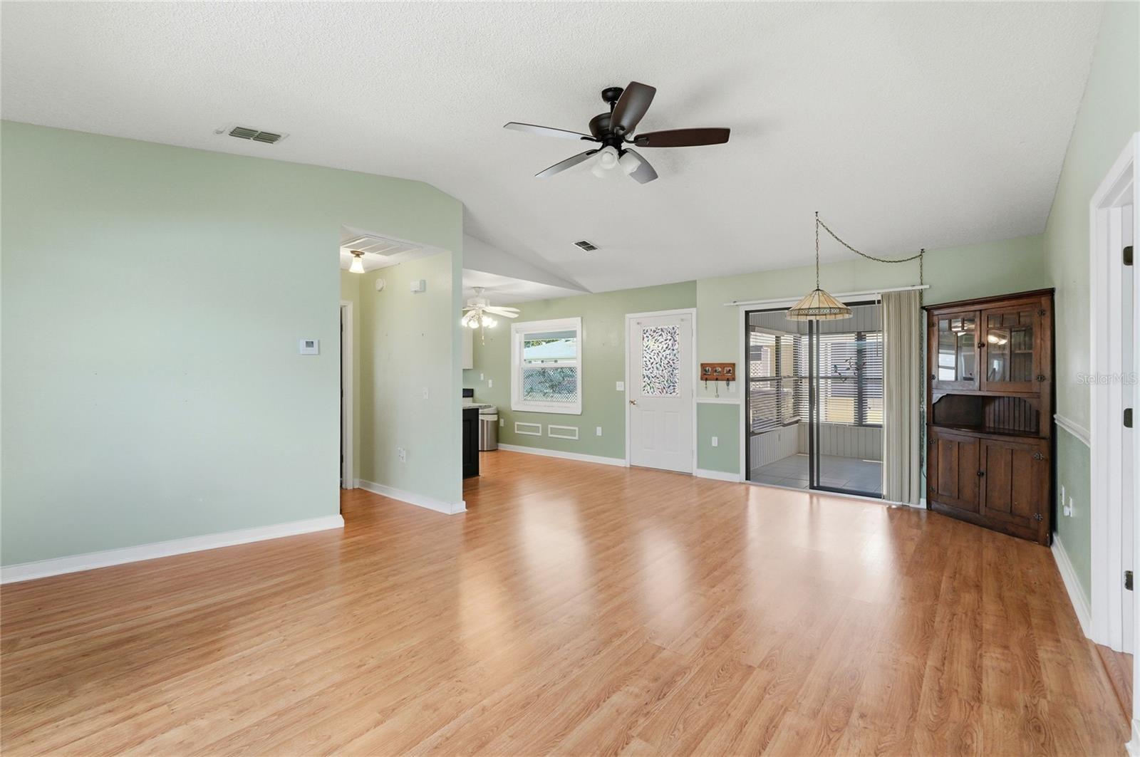 Image 5 of 43 For 4825 Goldenview Lane