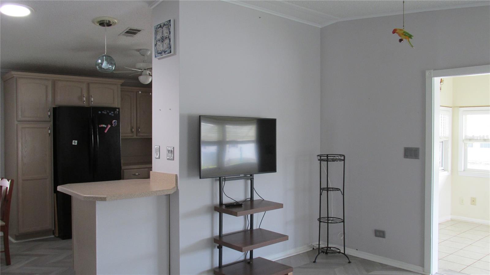 Image 12 of 38 For 102 Newcastle Boulevard