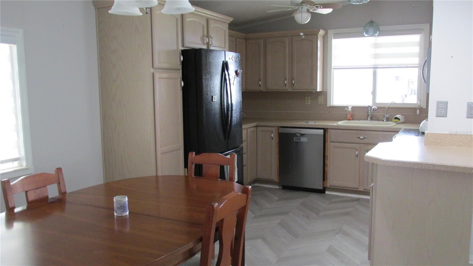 Image 14 of 38 For 102 Newcastle Boulevard