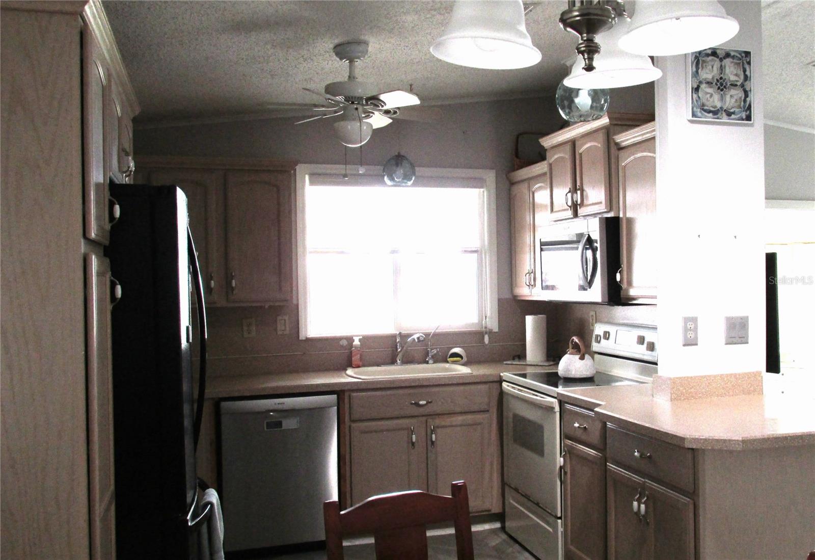 Image 15 of 38 For 102 Newcastle Boulevard