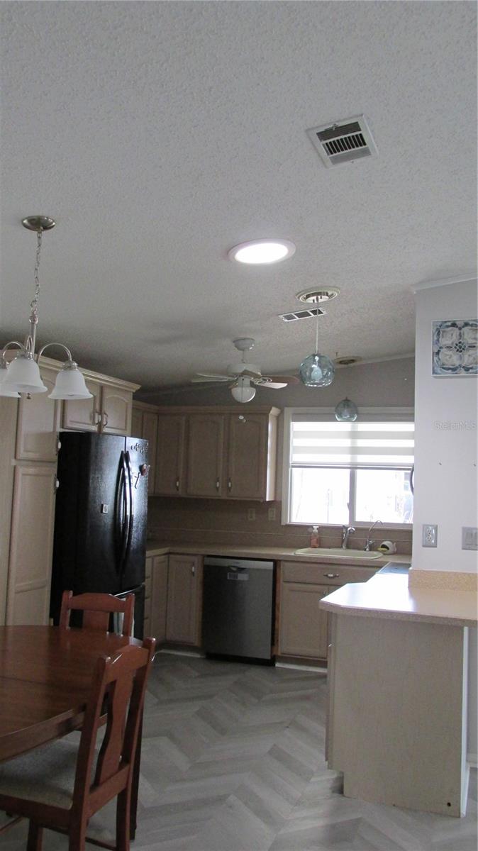 Image 17 of 38 For 102 Newcastle Boulevard