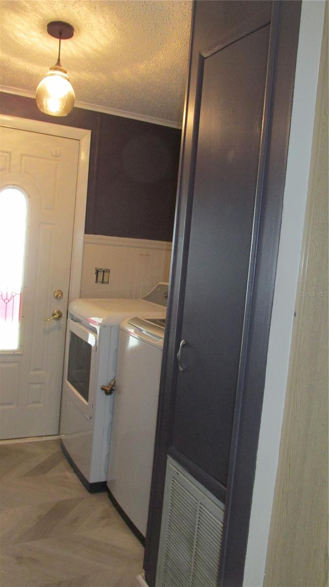 Image 19 of 38 For 102 Newcastle Boulevard