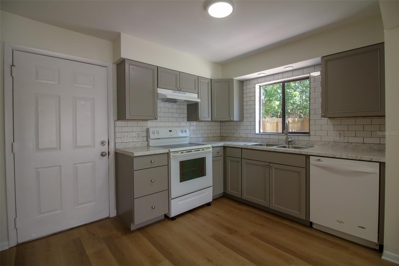 Image 5 of 15 For 1537 King Avenue