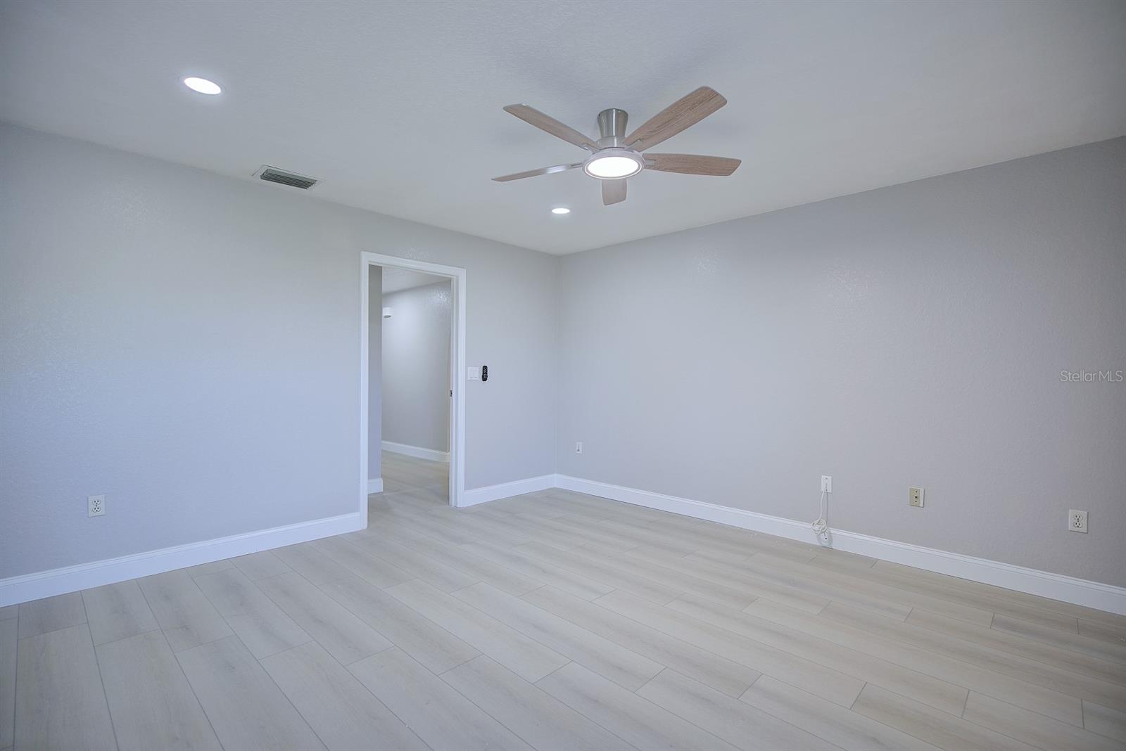 Image 18 of 40 For 26098 Copiapo Cir