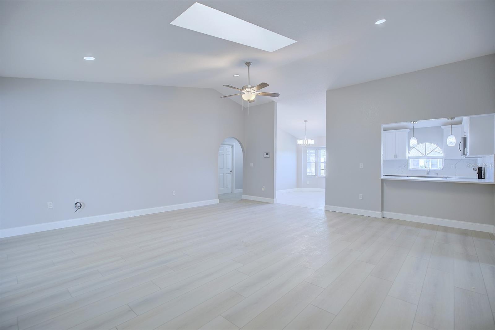 Image 6 of 40 For 26098 Copiapo Cir