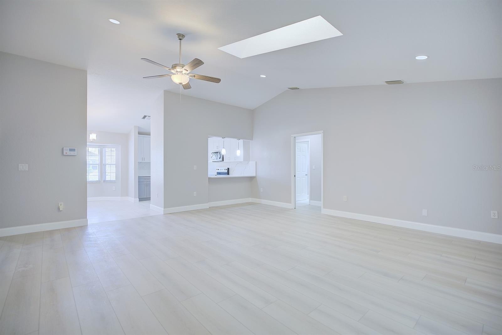 Image 7 of 40 For 26098 Copiapo Cir