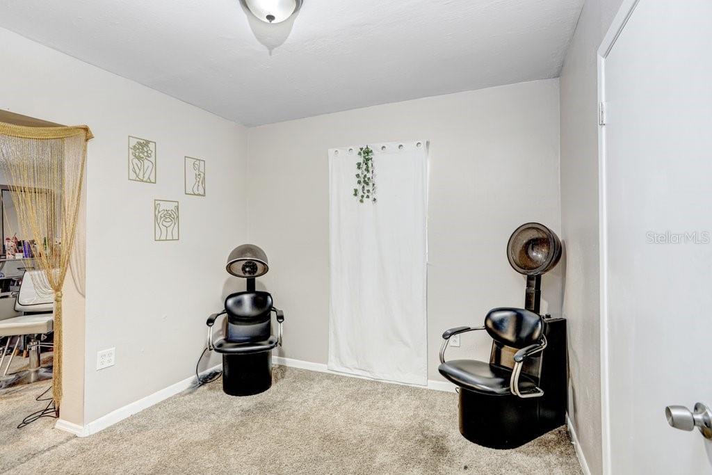 Listing photo id 12 for 3611 Clifton Street