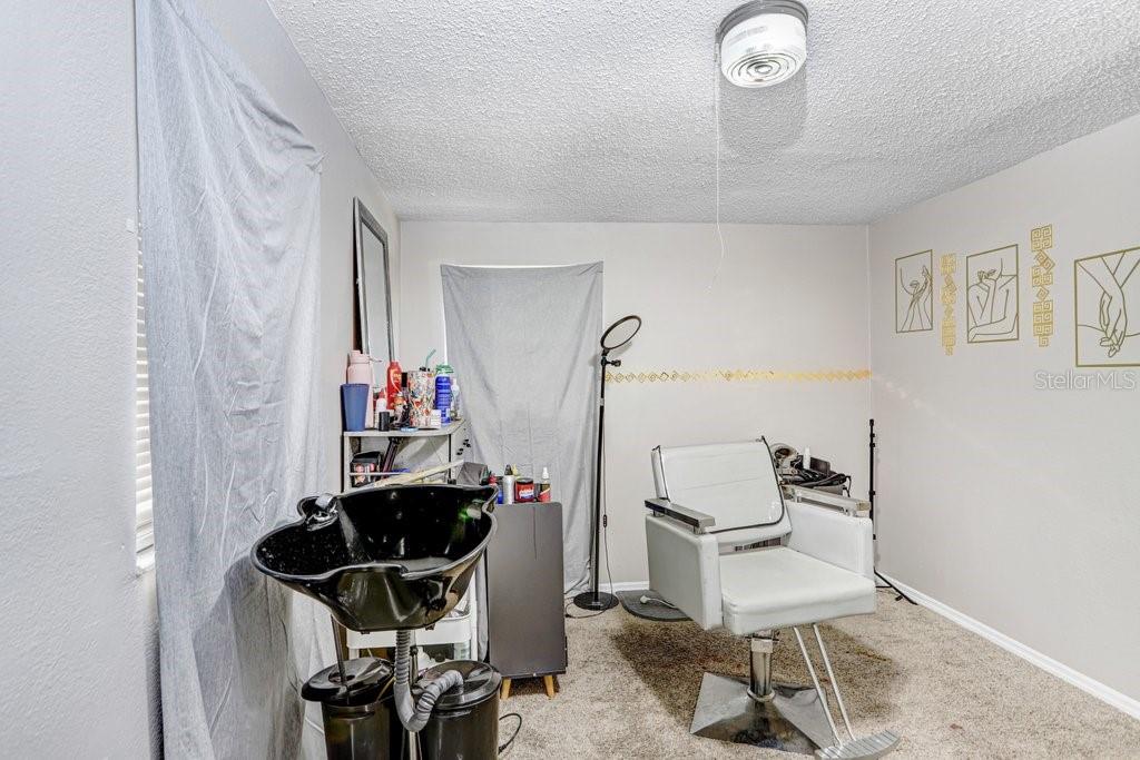 Listing photo id 13 for 3611 Clifton Street