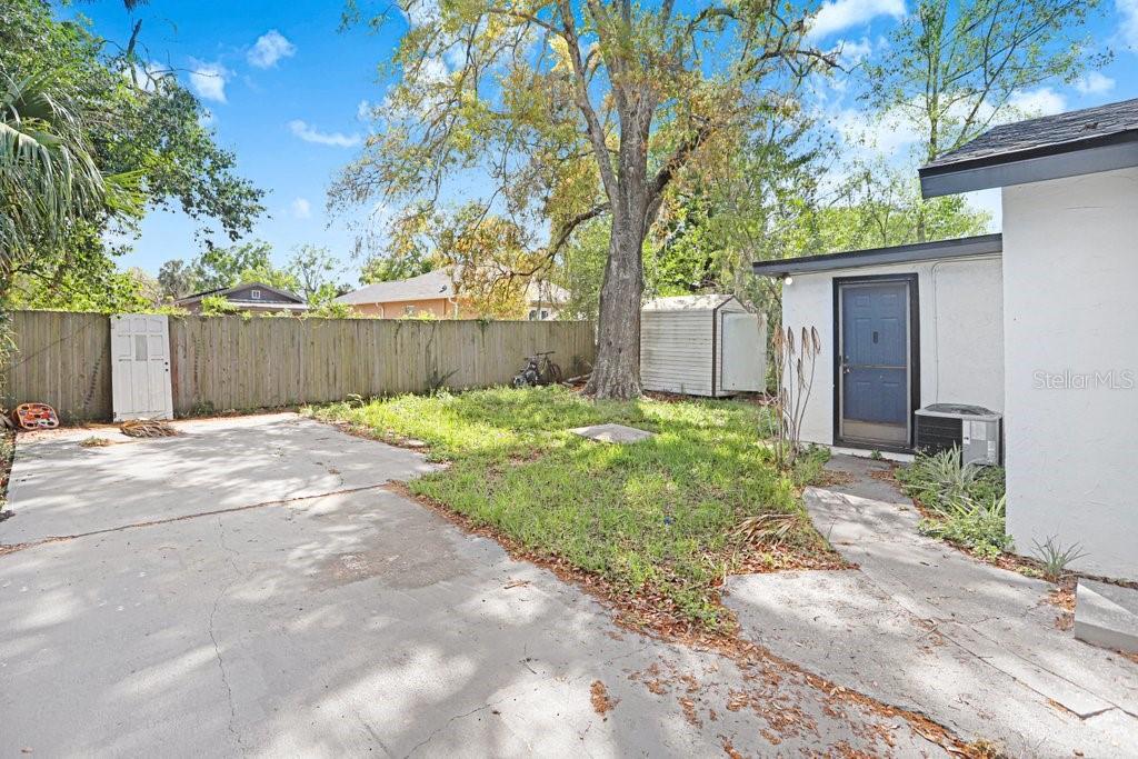 Listing photo id 14 for 3611 Clifton Street