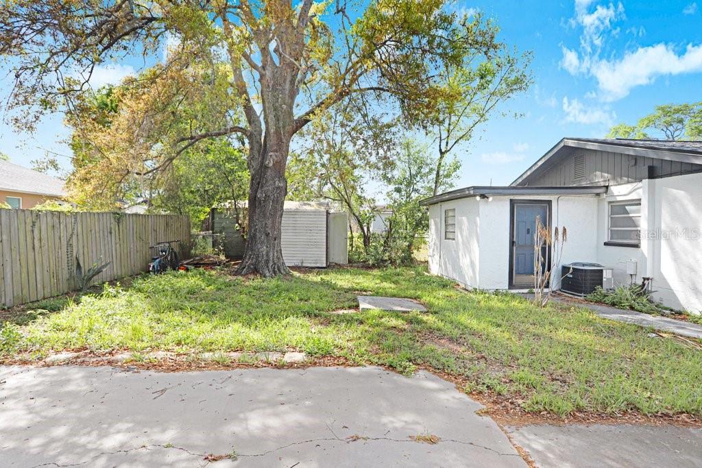 Listing photo id 15 for 3611 Clifton Street