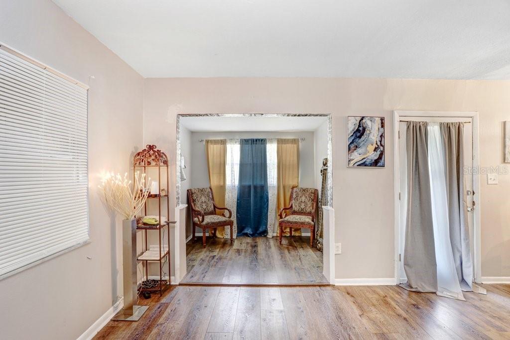 Listing photo id 2 for 3611 Clifton Street