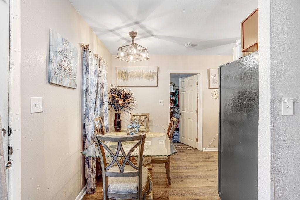 Listing photo id 3 for 3611 Clifton Street