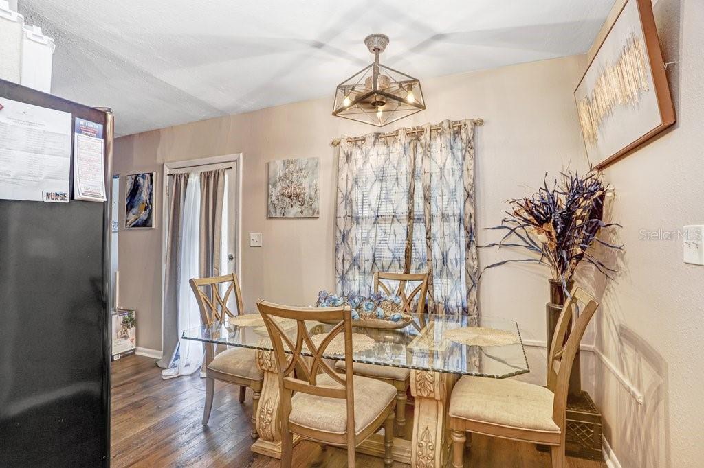 Listing photo id 4 for 3611 Clifton Street