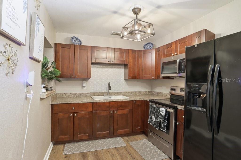 Listing photo id 5 for 3611 Clifton Street