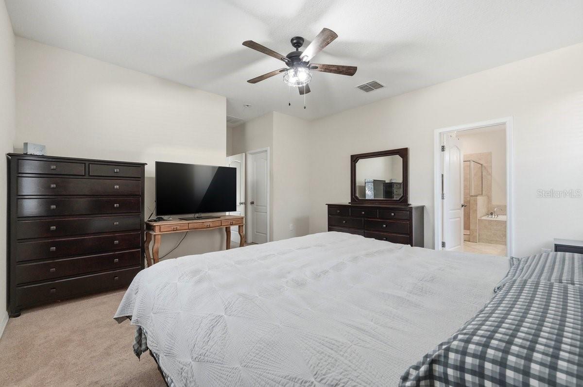 Listing photo id 14 for 10910 Whittney Chase Drive