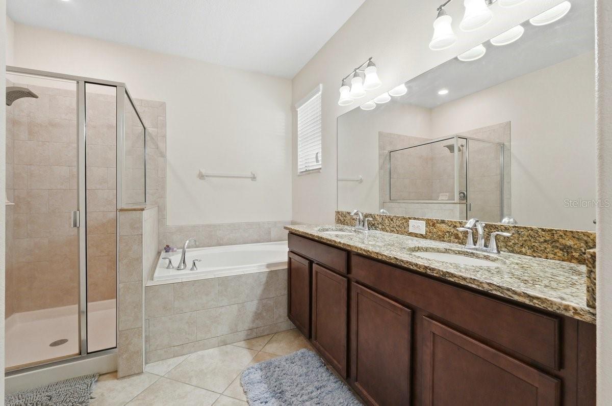 Listing photo id 17 for 10910 Whittney Chase Drive