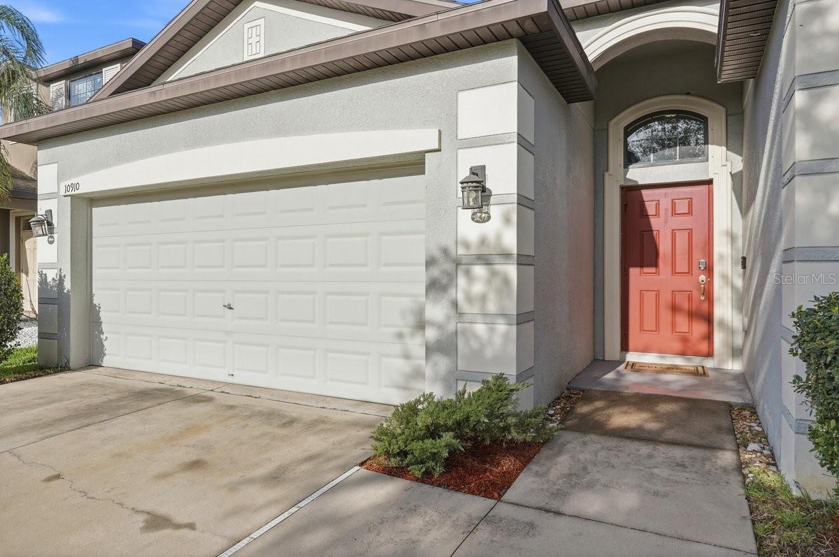 Listing photo id 2 for 10910 Whittney Chase Drive