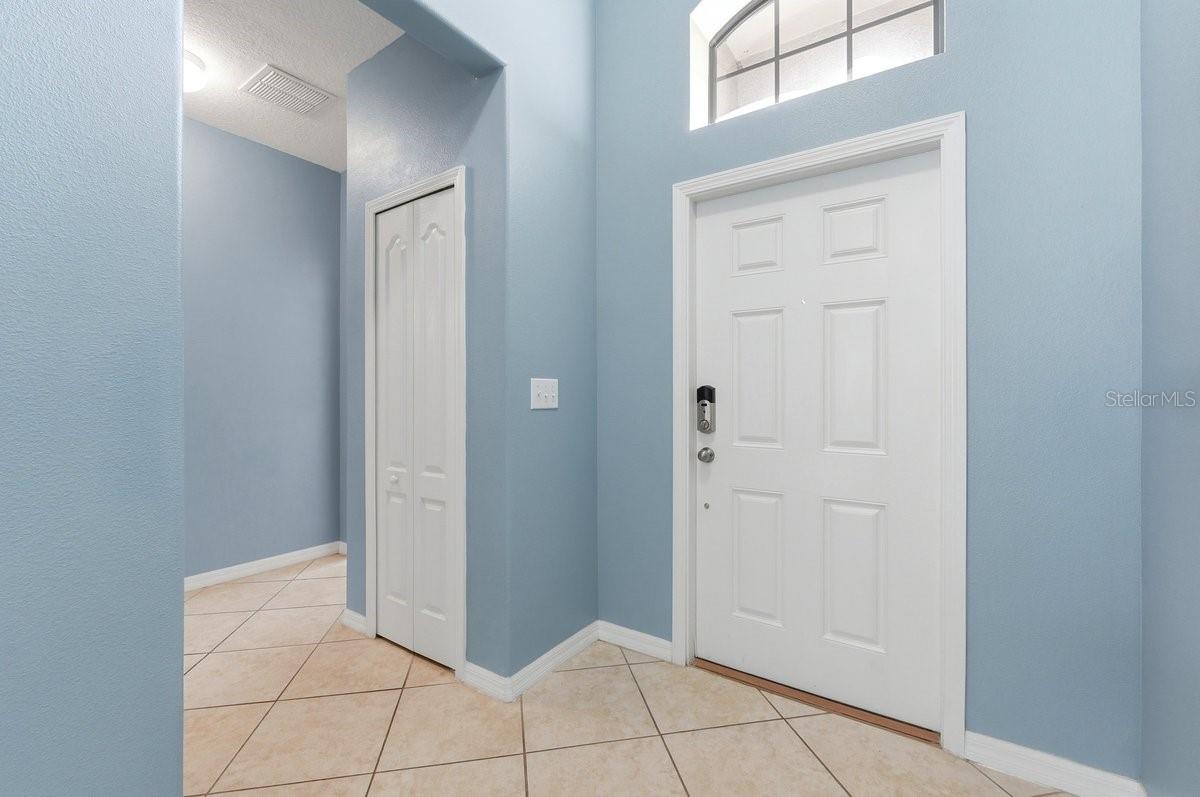 Listing photo id 3 for 10910 Whittney Chase Drive