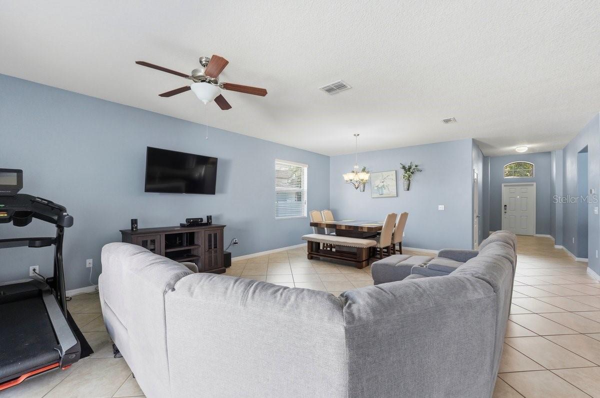 Listing photo id 4 for 10910 Whittney Chase Drive