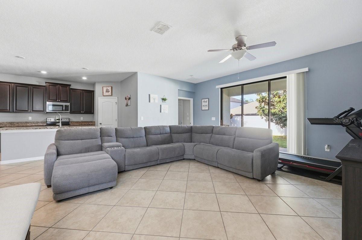 Listing photo id 6 for 10910 Whittney Chase Drive