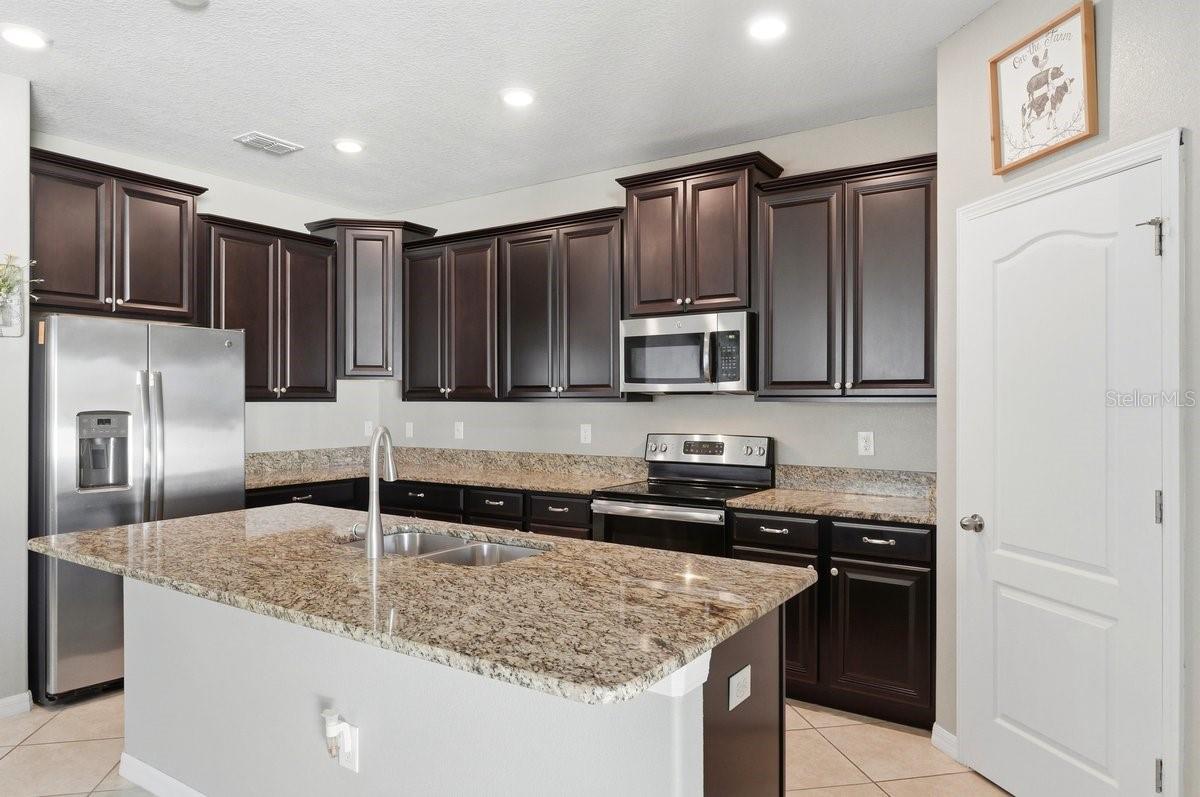 Listing photo id 7 for 10910 Whittney Chase Drive