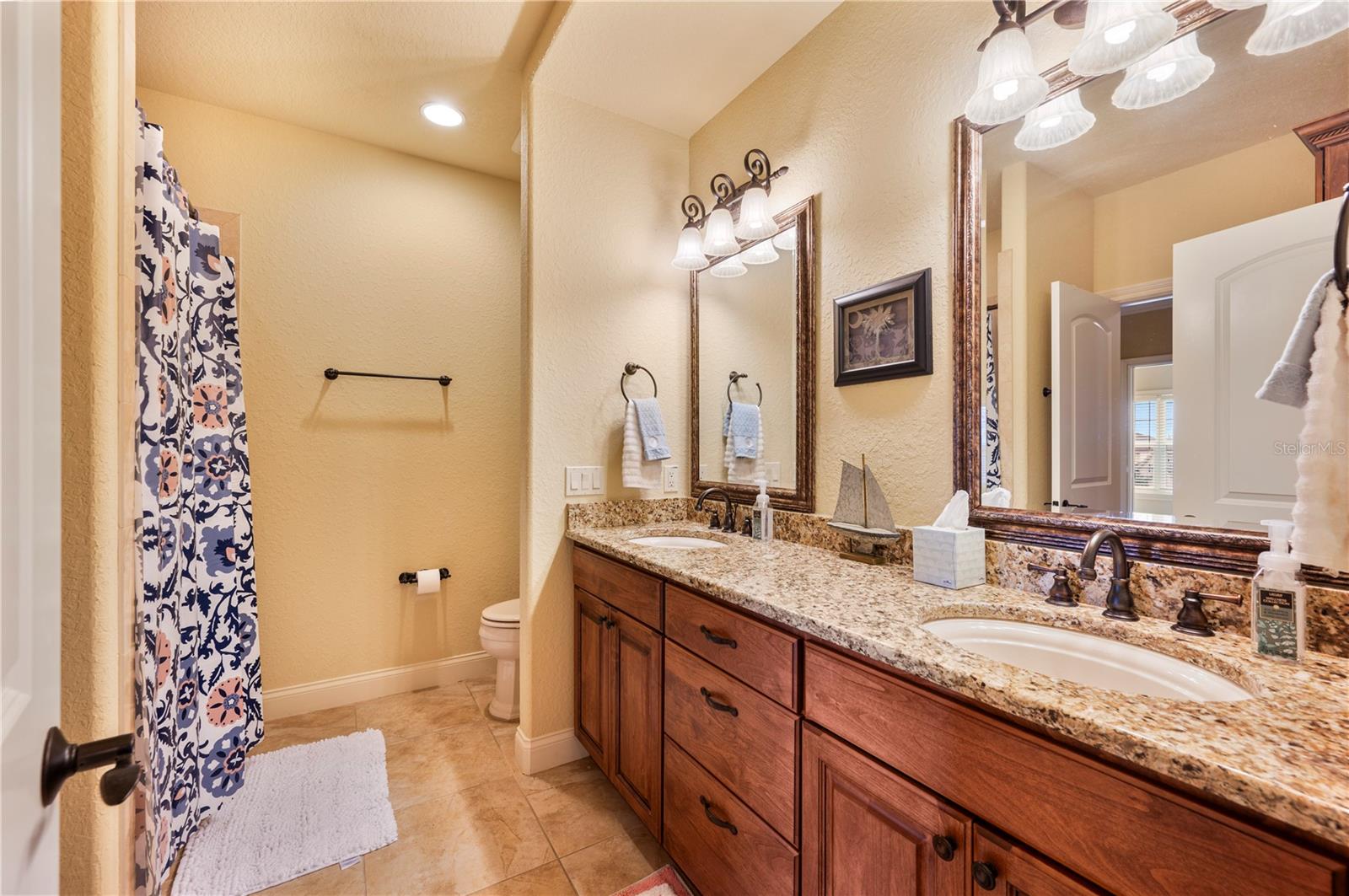 Image 19 of 34 For 7535 Reflections Lake Drive