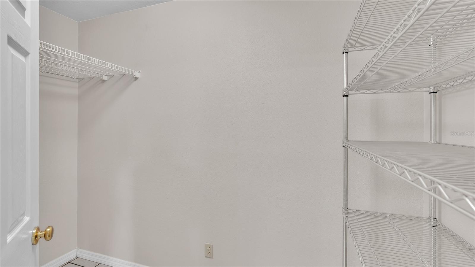 Listing photo id 15 for 6110 Downing Street