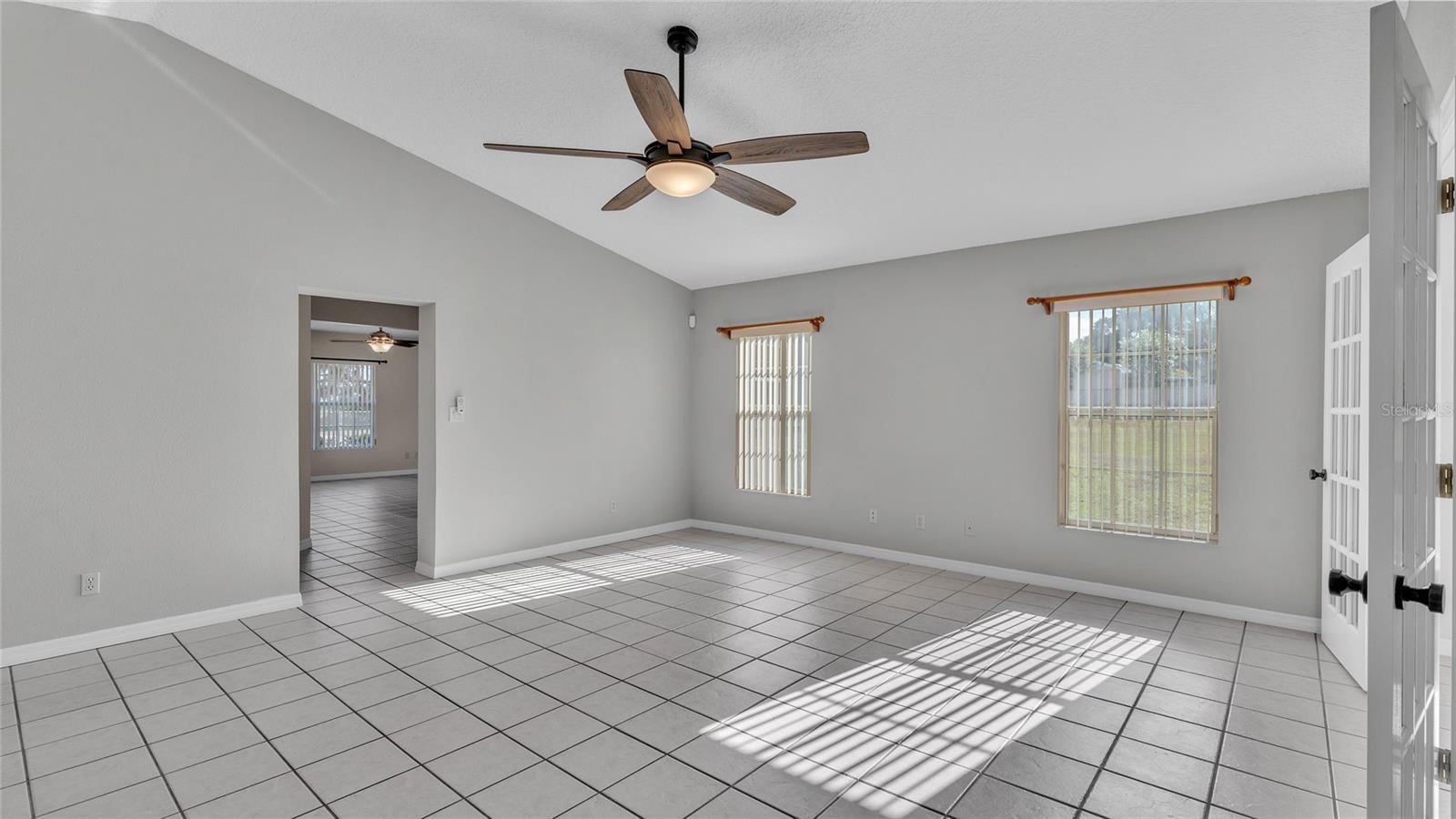 Listing photo id 18 for 6110 Downing Street