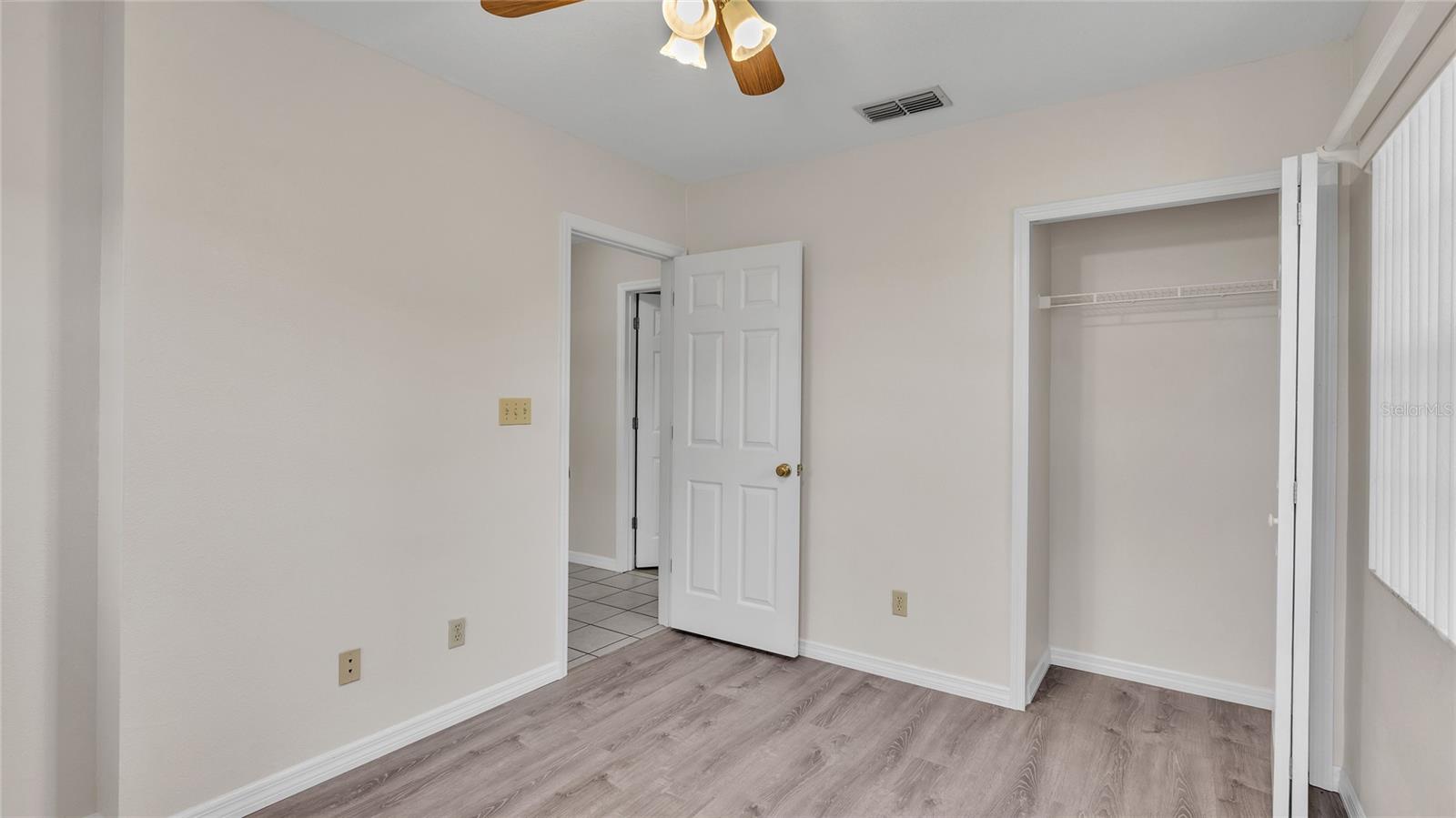 Listing photo id 25 for 6110 Downing Street