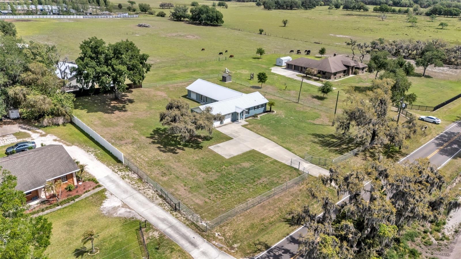 Listing photo id 38 for 6110 Downing Street