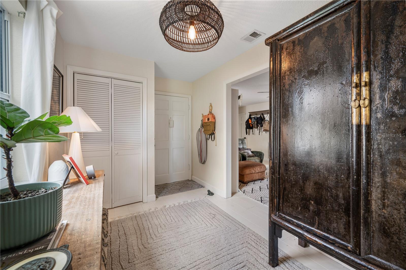 Listing photo id 9 for 905 Fairlington Drive