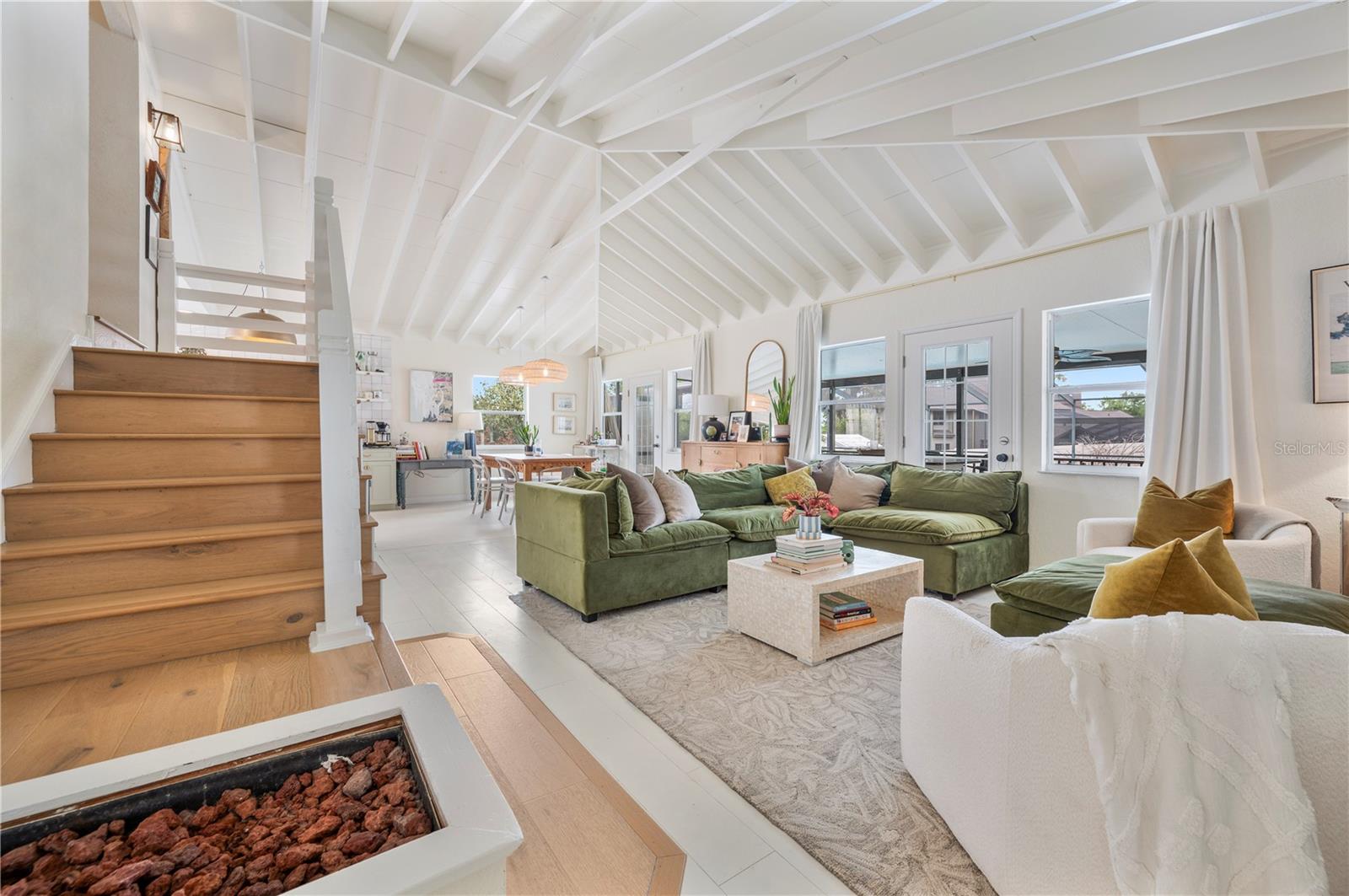 Listing photo id 10 for 905 Fairlington Drive