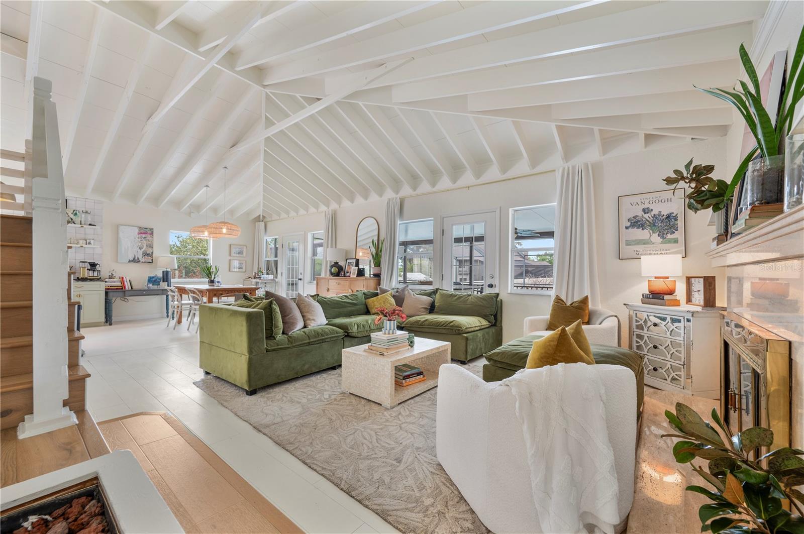 Listing photo id 11 for 905 Fairlington Drive