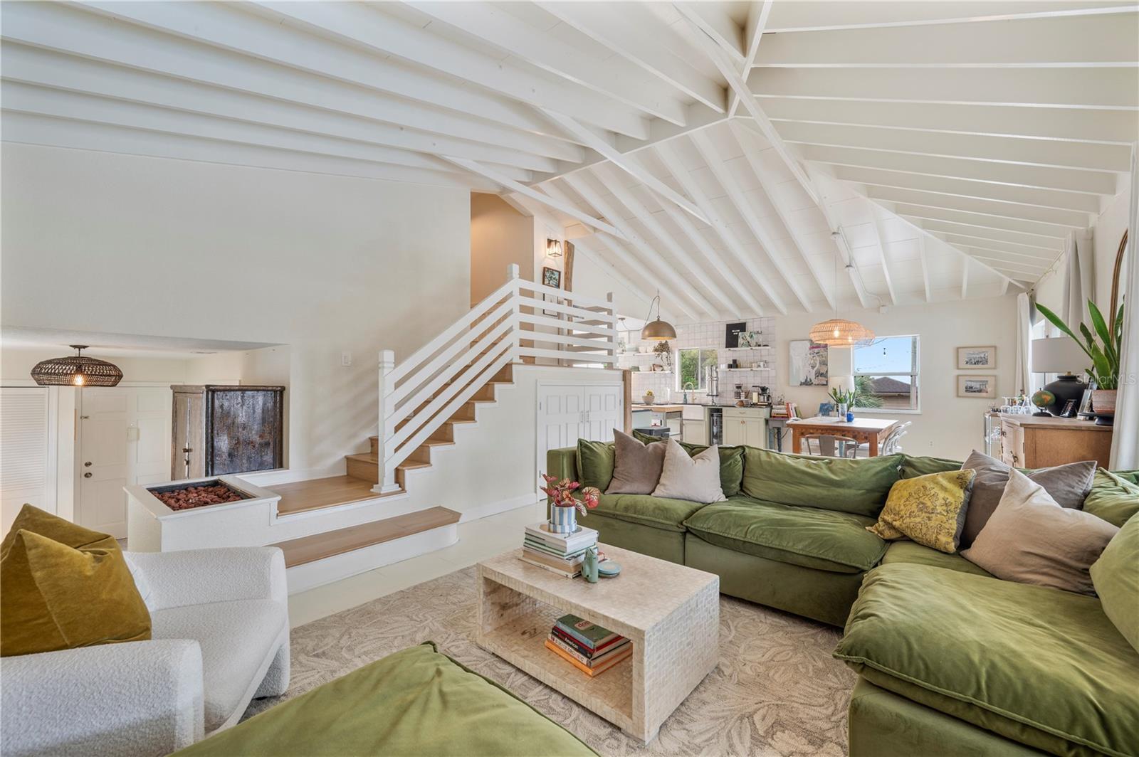 Listing photo id 12 for 905 Fairlington Drive