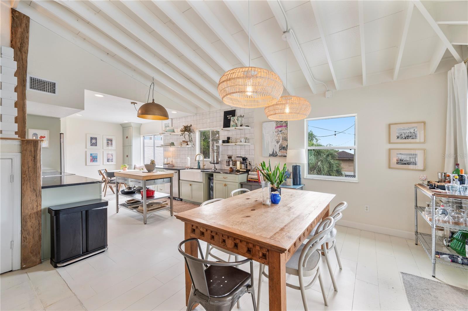 Listing photo id 15 for 905 Fairlington Drive