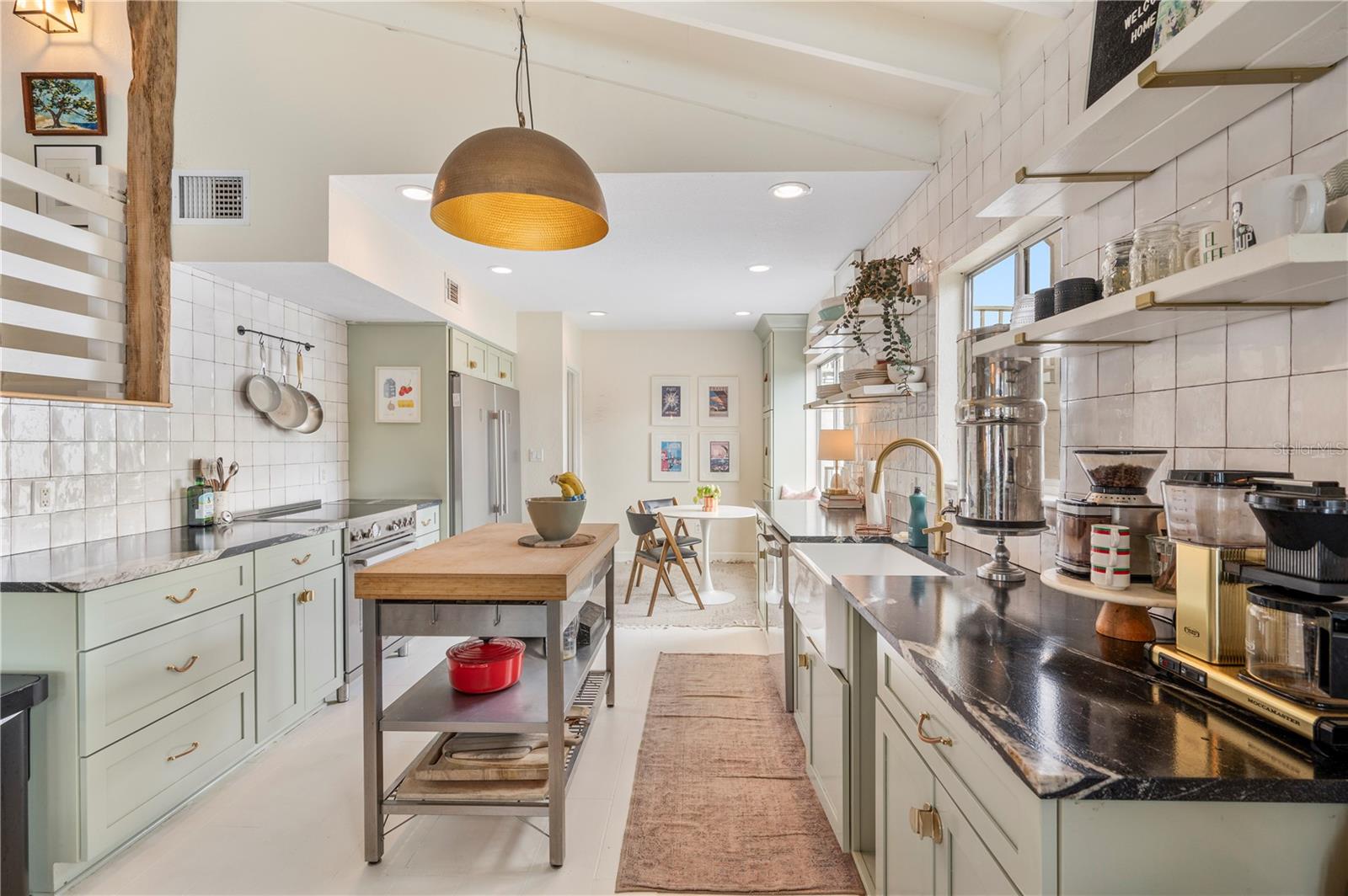 Listing photo id 17 for 905 Fairlington Drive