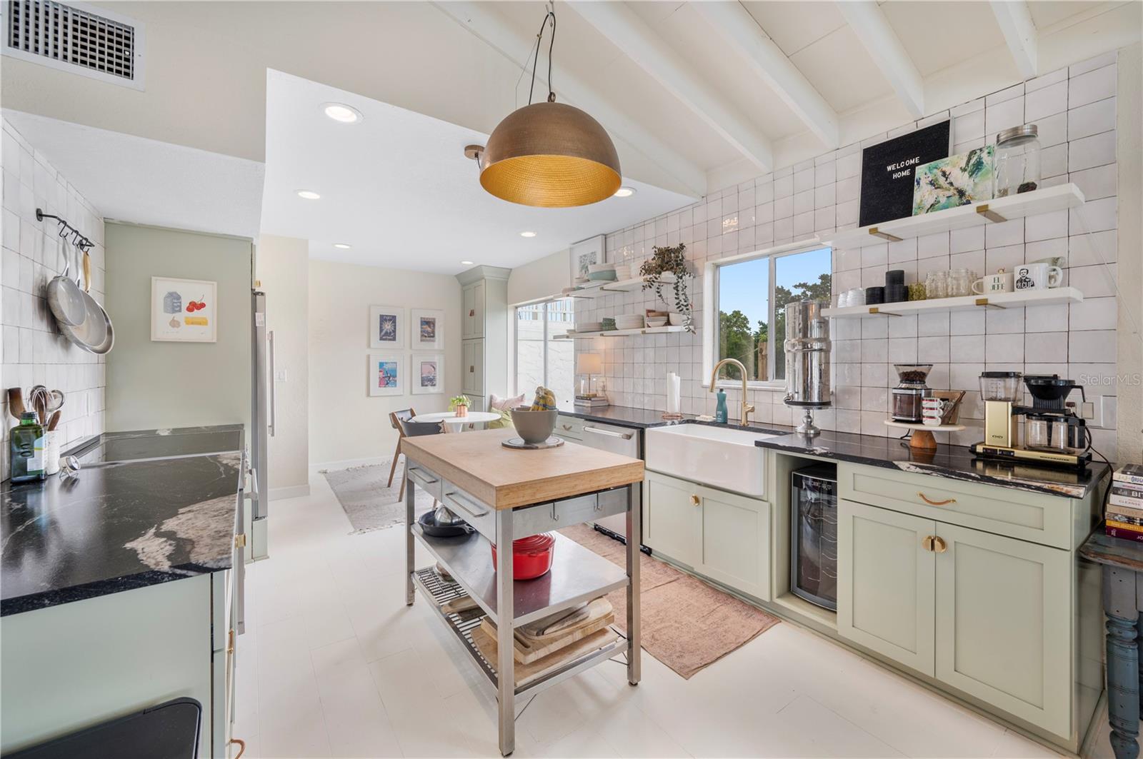 Listing photo id 18 for 905 Fairlington Drive