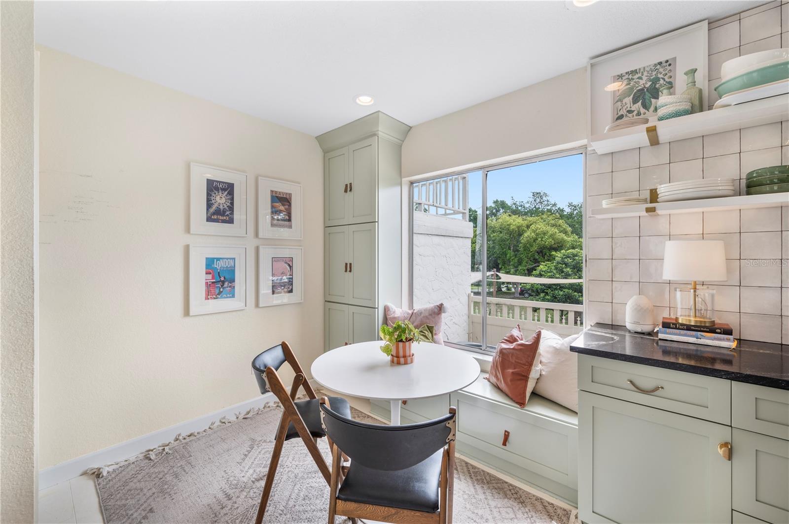 Listing photo id 21 for 905 Fairlington Drive